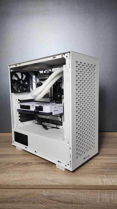 Custom Gaming PC/ i7-13700KF/ 32GB DDR5/ 1TB NVMe / RTX 4070 Ti