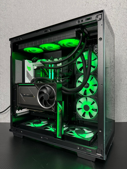 Custom Gaming PC/ Ultra 9 285K/ 64GB DDR5/ 2TB SSD/ RTX 5090 Astral LC