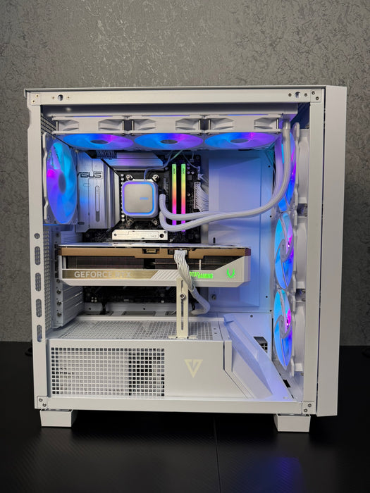 Custom Gaming PC/ i7-14700F/ 32GB DDR5/ 1TB NVMe/ RTX 5070