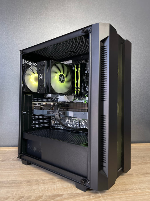 Custom Gaming PC/ i5-13600KF/ 32GB/ 1TB SSD NVMe/ RTX 4070