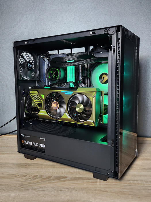 Custom Gaming PC/ i7-13700KF/ 32GB DDR5/ 1TB NVMe/ RTX 4080 Super