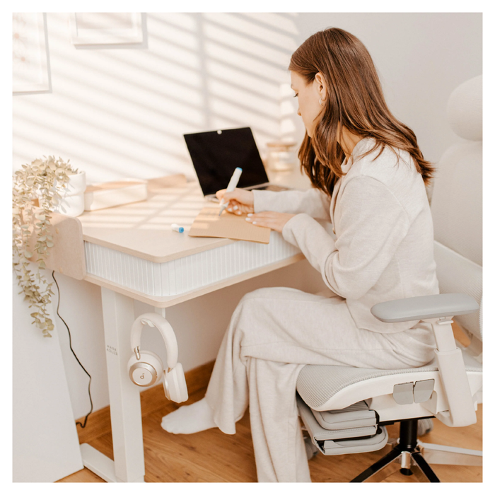 Mark Adler Leader 8.0 Electric Desk White