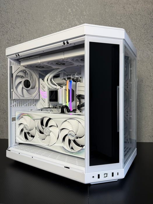 Custom Gaming PC/ Ryzen 9 9950X3D/ 32GB/ 2 TB NVMe/ RTX 5090