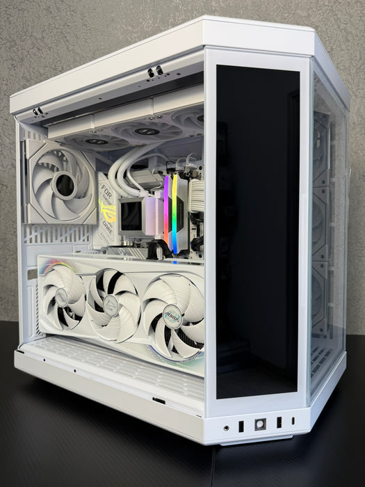 Custom Gaming PC/ Ryzen 9 9950X3D/ 32GB/ 2 TB NVMe/ RTX 5090