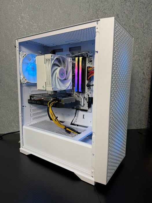 Custom Gaming PC/ Ryzen 5 5600/ 32GB/ 1TB SSD NVMe/ RX 6600