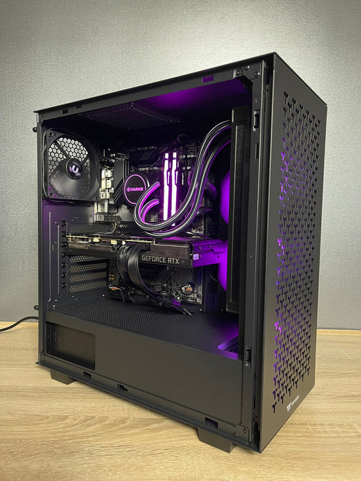 Custom Gaming PC/ i7-13700KF/ 32GB DDR5/ 1TB SSD/ RTX 4090