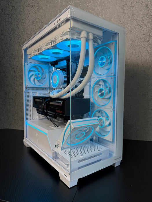 Custom Gaming PC/ Ryzen 7 9800X3D/ 32GB/ 2TB NVMe/ RX 9070 XT