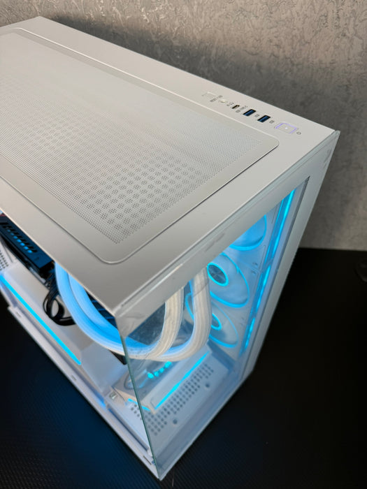 Custom Gaming PC/ Ryzen 7 9800X3D/ 32GB/ 2TB NVMe/ RX 9070 XT