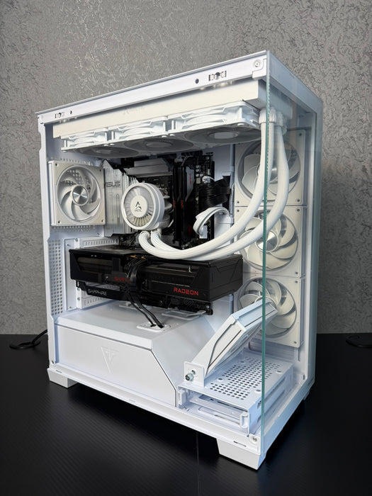 Custom Gaming PC/ Ryzen 7 9800X3D/ 32GB/ 2TB NVMe/ RX 9070 XT